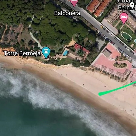 Junto Al Mar *