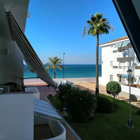 Junto Al Mar *