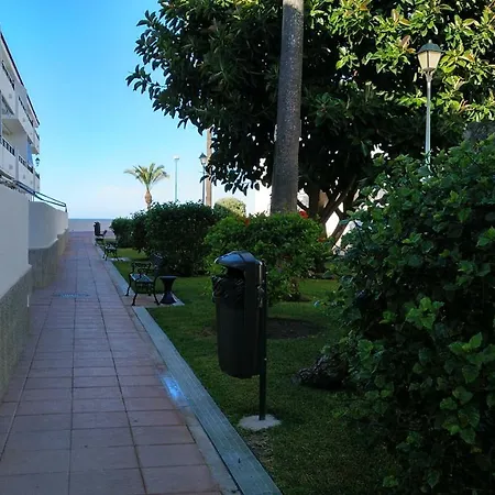 Junto Al Mar *