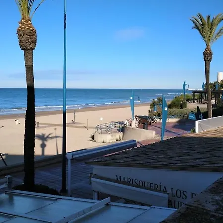 Junto Al Mar *